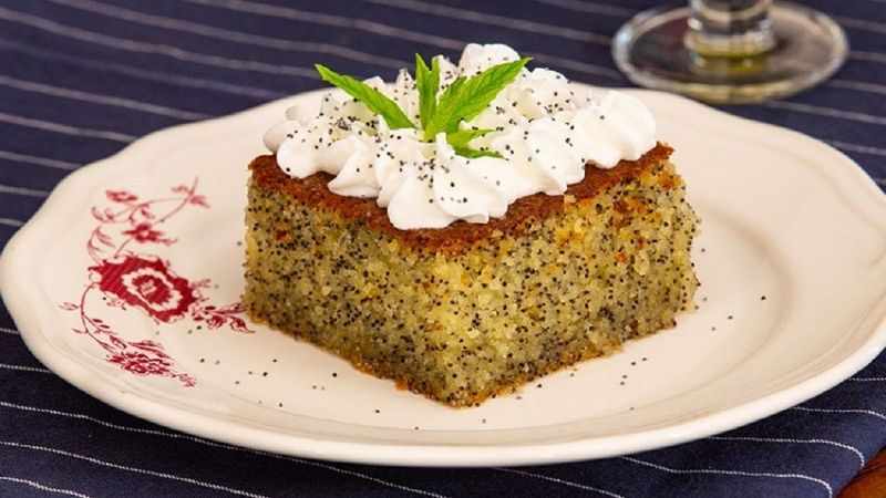 Lezzeti meşhur, yapımı kolay: Haşhaşlı revani tarifi..