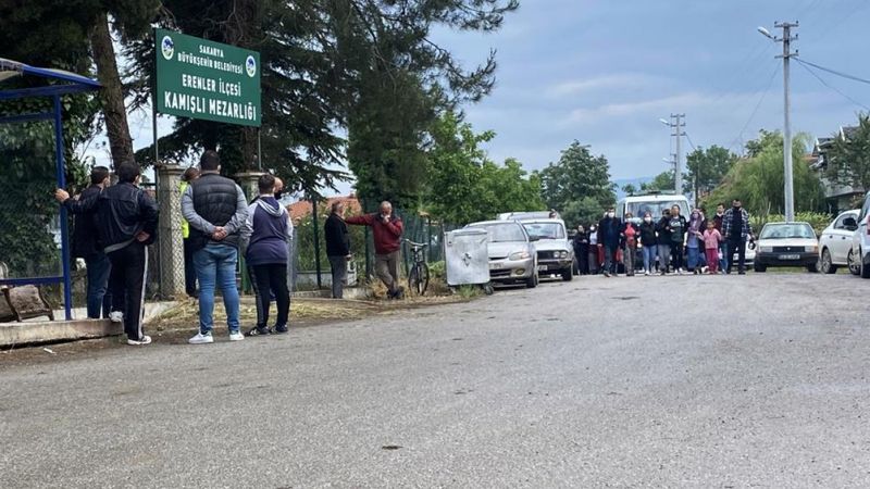Sakarya'da, miras kavgasında hayatını kaybeden aile toprağa verildi