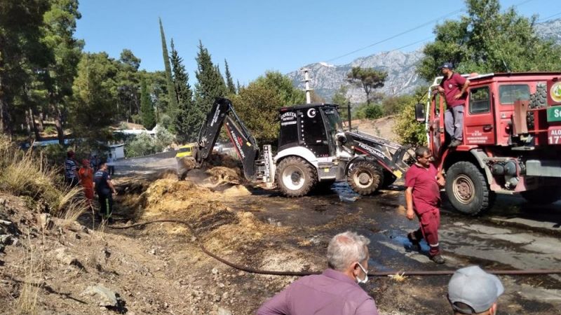 Antalya'da seyir halindeki kamyonda yangın çıktı