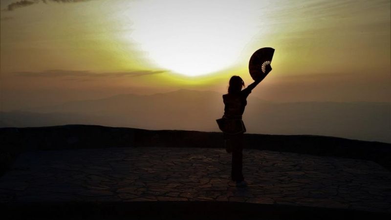 Spil Dağı Milli Parkı’nda gün batımı eşliğinde idman