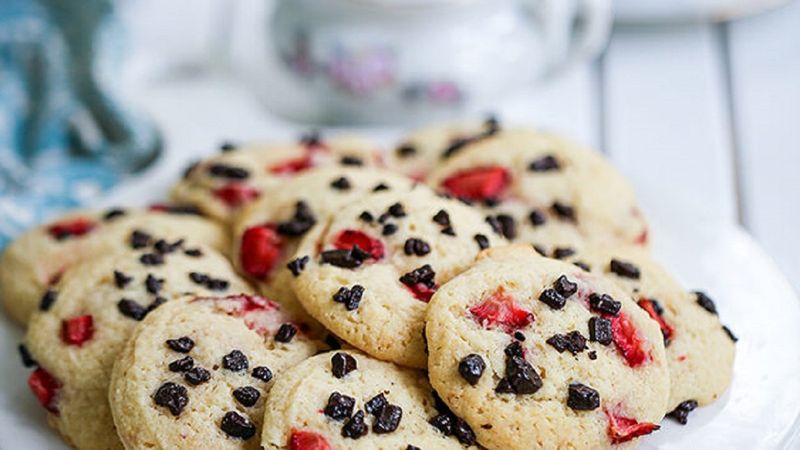 Muhteşem ikili: Çikolatalı çilekli kurabiye tarifi