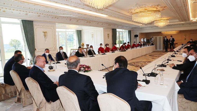 Cumhurbaşkanı Erdoğan, Anadolu Efes ile bir araya geldi