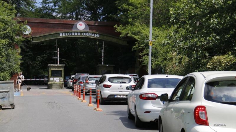 Belgrad Ormanı girişinde kilometrelerce araç kuyruğu