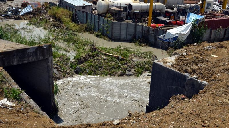 Avcılar'da İSKİ şantiyesini su bastı