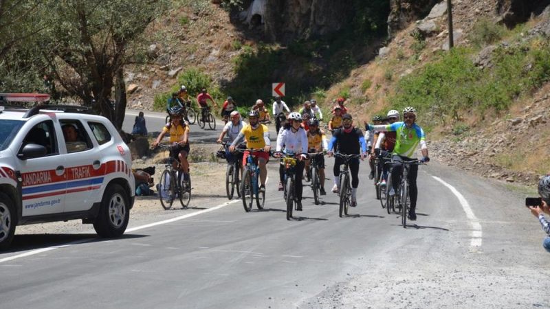 Şırnak terörden temizlendi, sporcular bisiklet sürdü