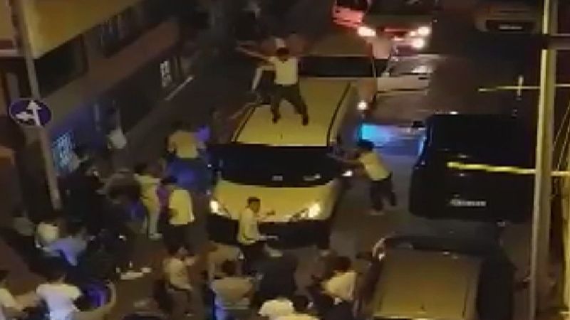 Sultangazi'de silahlı asker eğlencesi