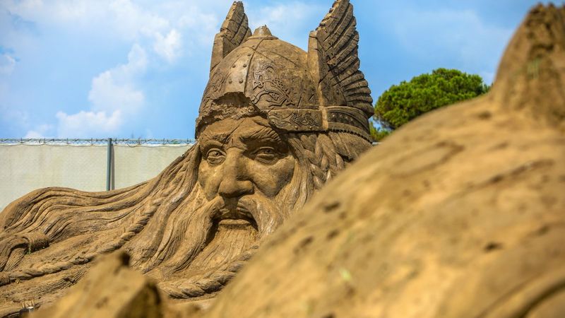 Antalya Kum Heykel Festivali başladı: Kayıp Şehir Atlantis temasıyla açıldı