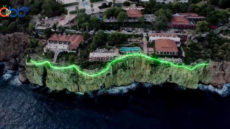 Antalya'da falezlerin 'pavyon'a benzetildiği proje iptal edildi