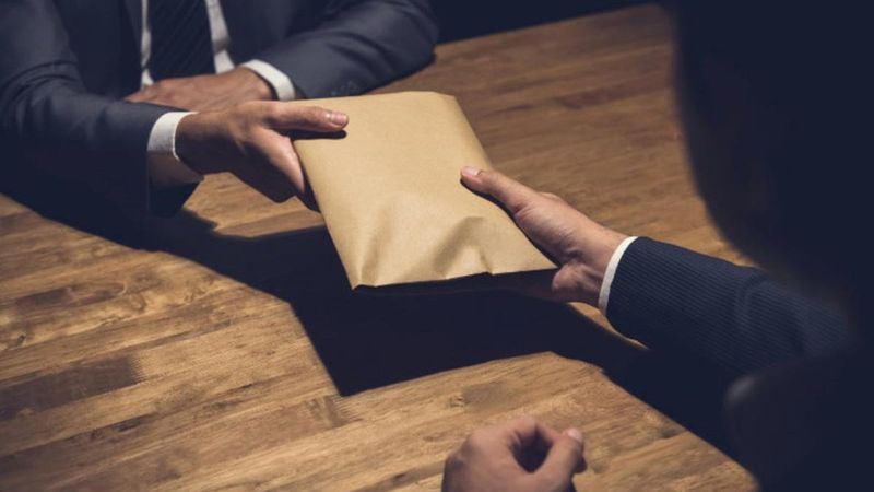 Batman’da yolsuzluk yapan 2 memur görevden uzaklaştırıldı