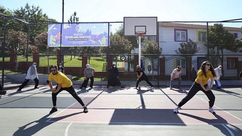 Küçükçekmece'de mesafeli sabah sporu