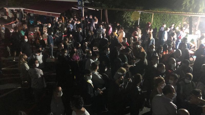 İstanbul'da iş çıkışı hastanelerde aşı yoğunluğu