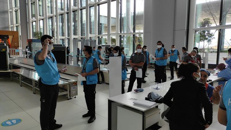 İstanbul Havalimanı'nda aşı merkezi hizmete açıldı