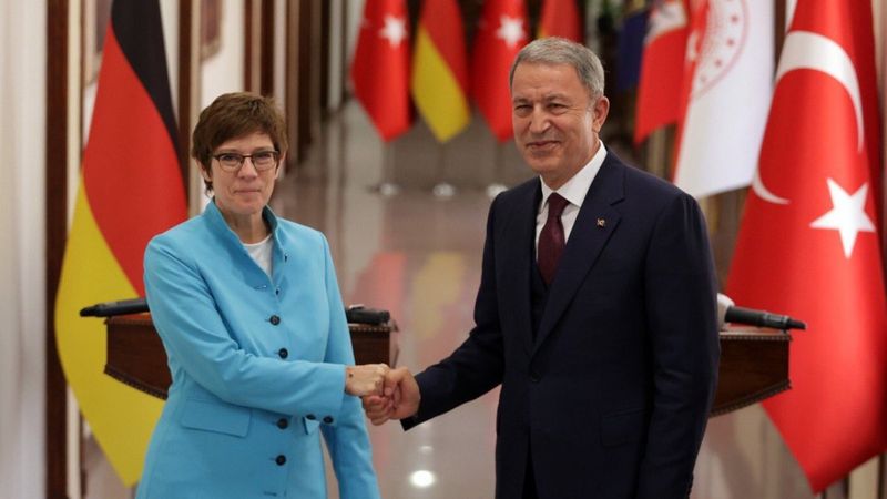 Hulusi Akar, Almanya Savunma Bakanı ile görüştü