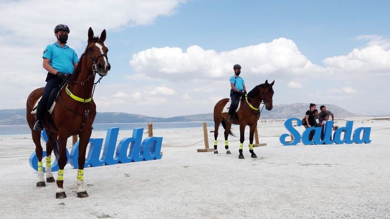 Salda Gölü atlı jandarmalara emanet