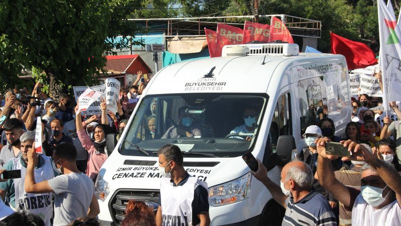 Deniz Poyraz'ın cenazesinde kısa süreli gerginlik