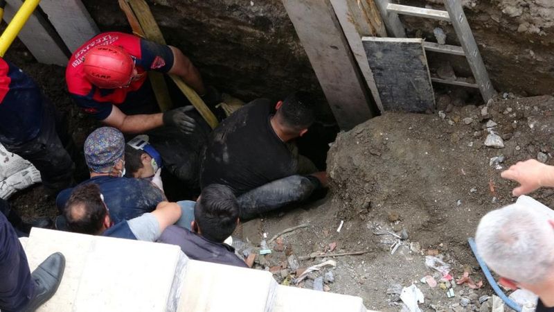 Zonguldak'ta arkadaşına yardıma gelen asker, toprak altında can verdi