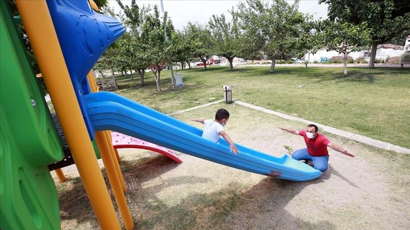 Aydınlı aile, dört kuşaktır evlat edinilen çocuklarla büyüyor