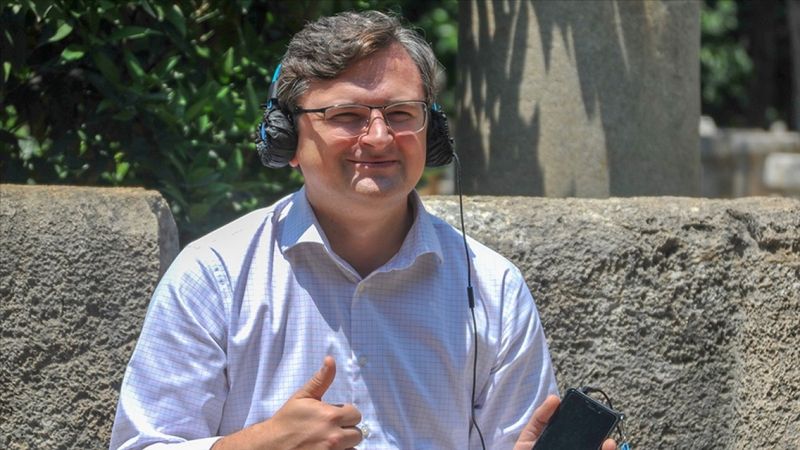 Ukrayna Dışişleri Bakanı Kuleba, vatandaşlarını Antalya'ya davet etti