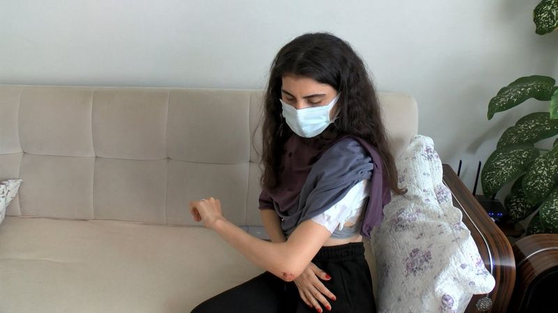 Sarıyer'de işe giden genç kız köpeklerin saldırısına uğradı