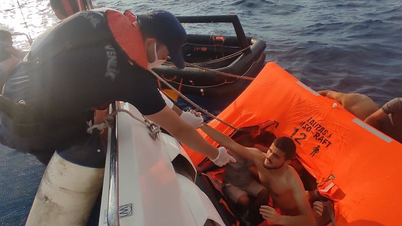 Aydın'da 100 kaçak göçmen kurtarıldı