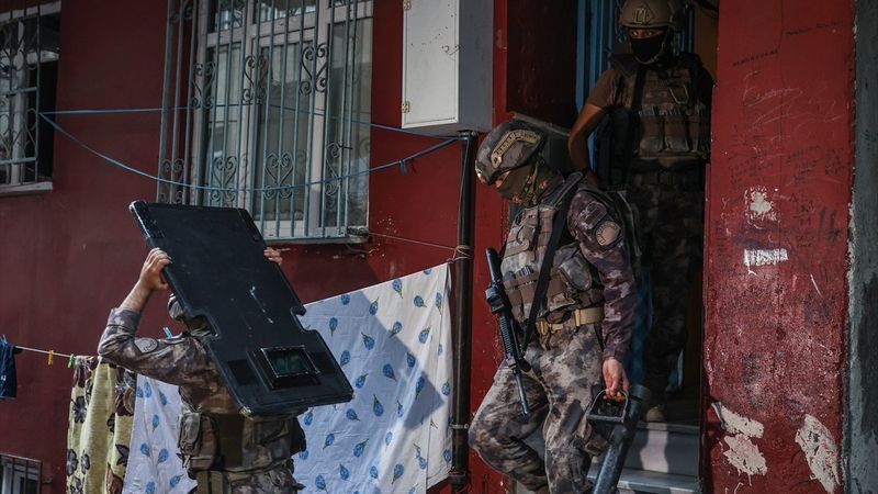 İstanbul'da 6 ilçede hava destekli uyuşturucu operasyonu