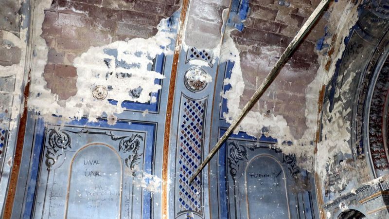 Kayseri'de defineciler tarihi kiliseyi tahrip etti