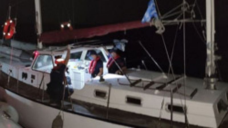 İzmir'de 45 kaçak göçmen ve 2 göçmen kaçakçısı yakalandı