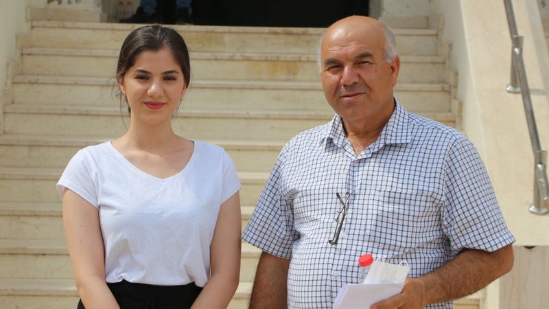 Şırnak'ta babasıyla sınava girdi