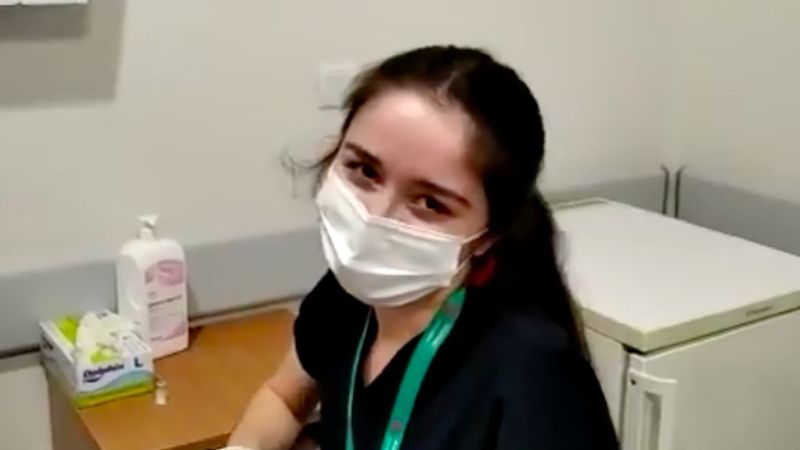 Günün 1 milyonuncu aşısını yapan hemşirenin mesajı