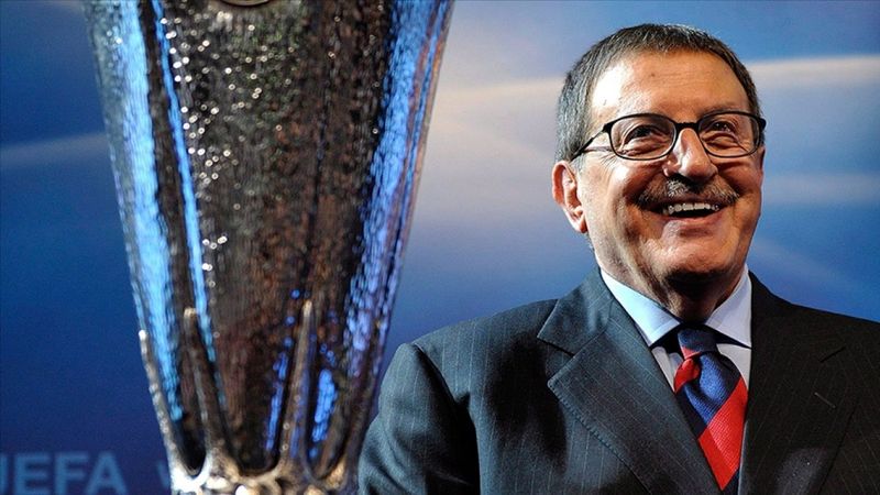 Kadıköy’e 'Sinyor' heykeli: Can Bartu kimdir?