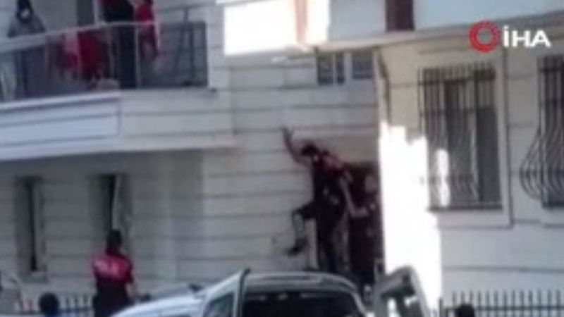 Esenyurt’ta korku dolu anlar: Kadınların bulunduğu eve daldı