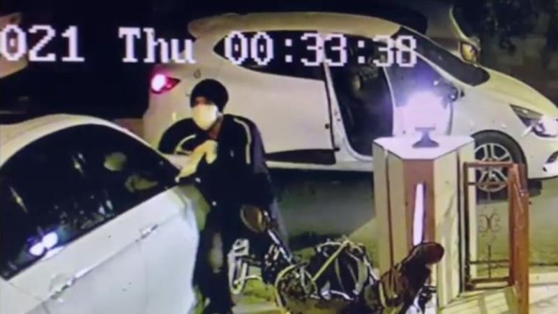 Maltepe’de lüks araçların aynalarının ve plakalarının çalınma anları kamerada