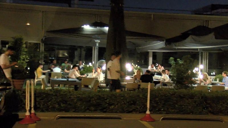 Normalleşmede 3. etap başladı: Bakırköy'de kafeler doldu