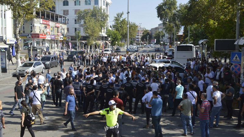 Adıyaman'da tütüncüler ve polis arasında arbede