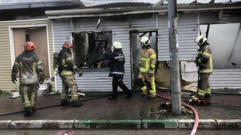 Bursa'da 3 ev yanarak kullanılamaz hale geldi