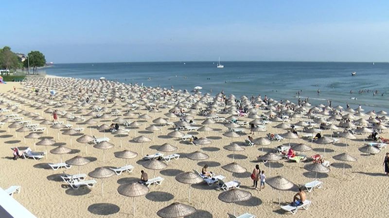 İstanbul'da plajların dolmasıyla cankurtaranlar göreve başladı