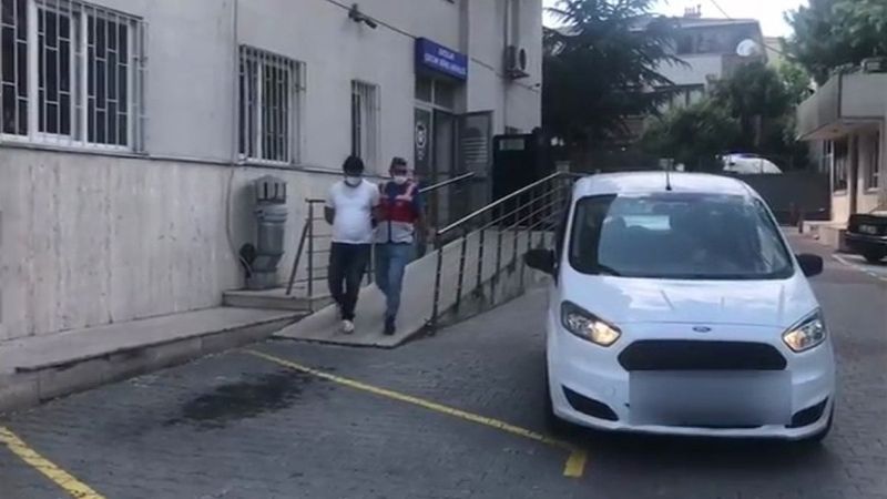 İstanbul'da oğlunu arabanın camından sarkıtan baba tutuklandı