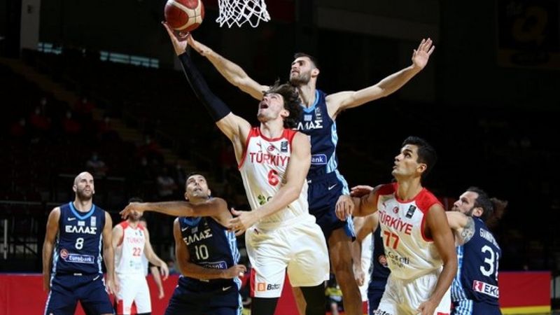 FIBA Olimpiyat Elemeleri'nde Türkiye, yarı finalde Yunanistan'a yenildi