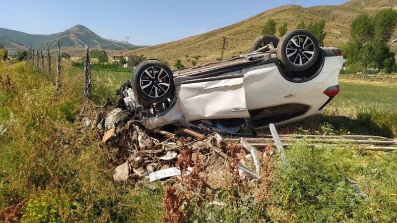 Bitlis'te iki araç çarpıştı: 4 yaralı