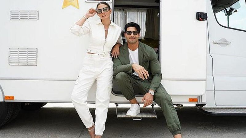 Kerem ile Aslı buluştu! Demet Özdemir ve Şükrü Özyıldız'dan Aşk Taktikleri setinden ilk paylaşım..