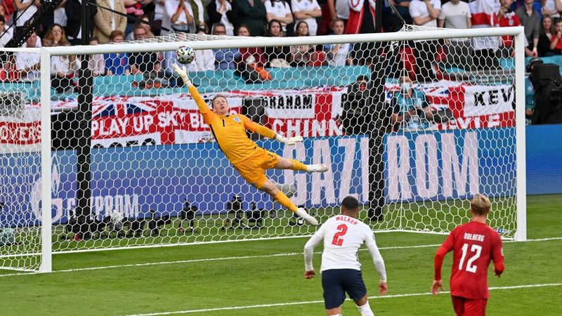 Danimarkalı Mikkel Damsgaard'dan İngiltere'ye harika frikik golü