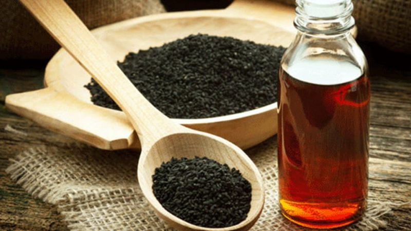 Aknelerin doğal düşmanı: Çörek otu yağının faydaları nelerdir?