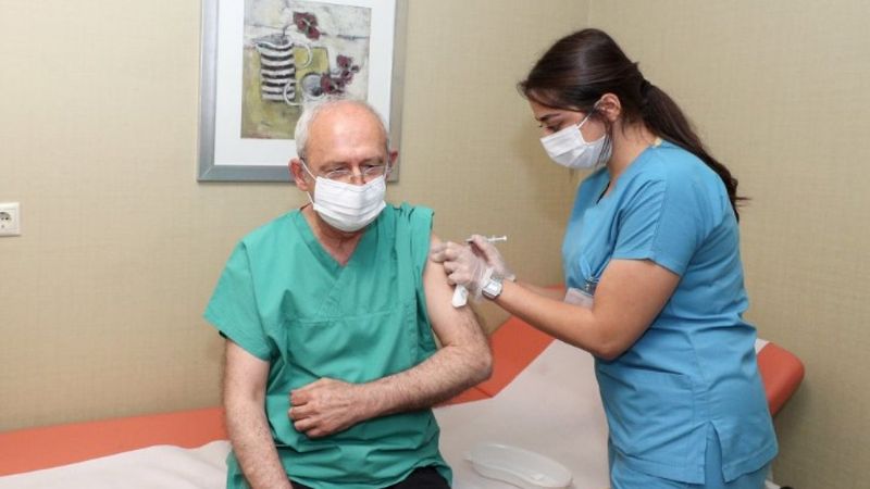 Kemal Kılıçdaroğlu 3.doz aşısını yaptırdı