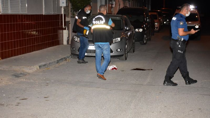 İzmir'de uyuşturucu almaya gitti, boynundan vuruldu