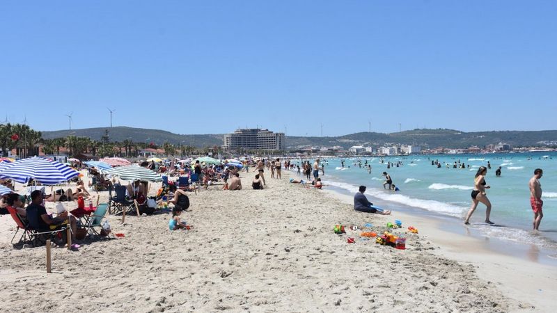Çeşme yerli ve yabancı turistlerin akınına uğradı