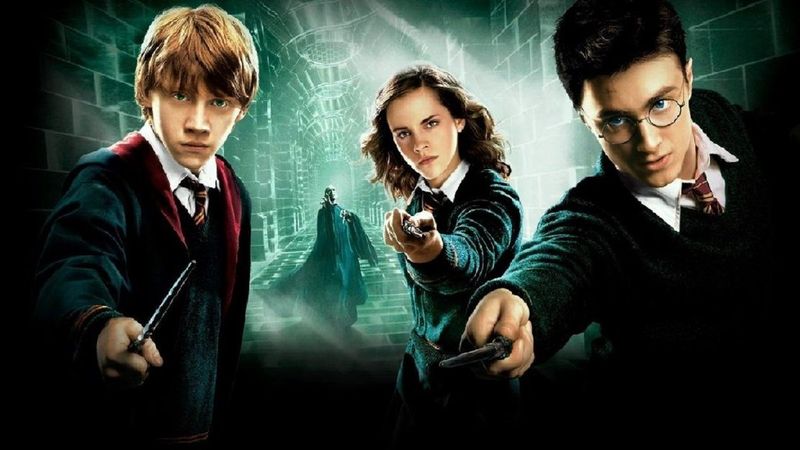 Harry Potter ve Zümrüdüanka Yoldaşlığı konusu nedir? Harry Potter ve Zümrüdüanka Yoldaşlığı oyuncuları