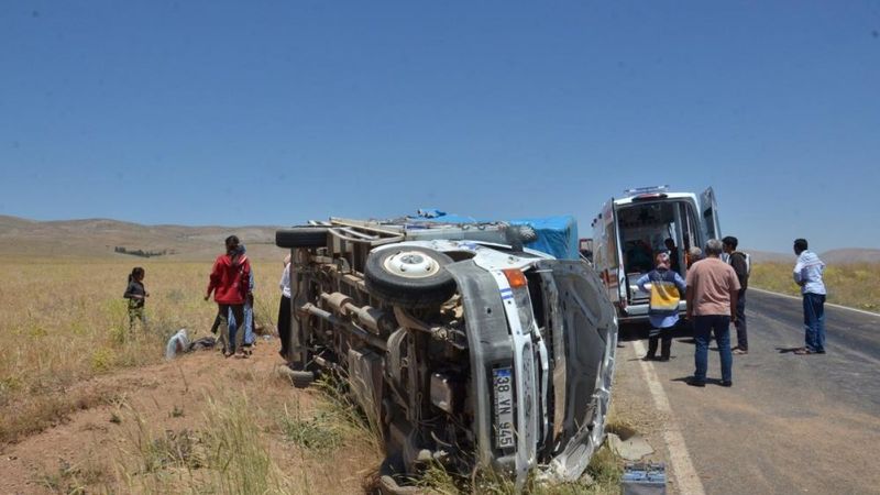 Kahramanmaraş'ta tarım işçilerini taşıyan kamyonet devrildi