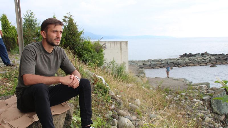 Rize'de babası kaybolan genç, 6 gündür kıyıdan ayrılmıyor