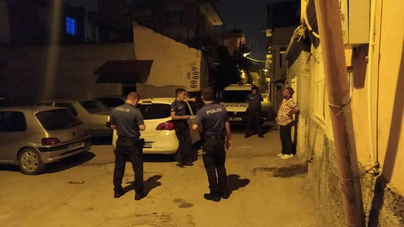 Adana'da polisin yanında havaya ateş açanlar yakalandı
