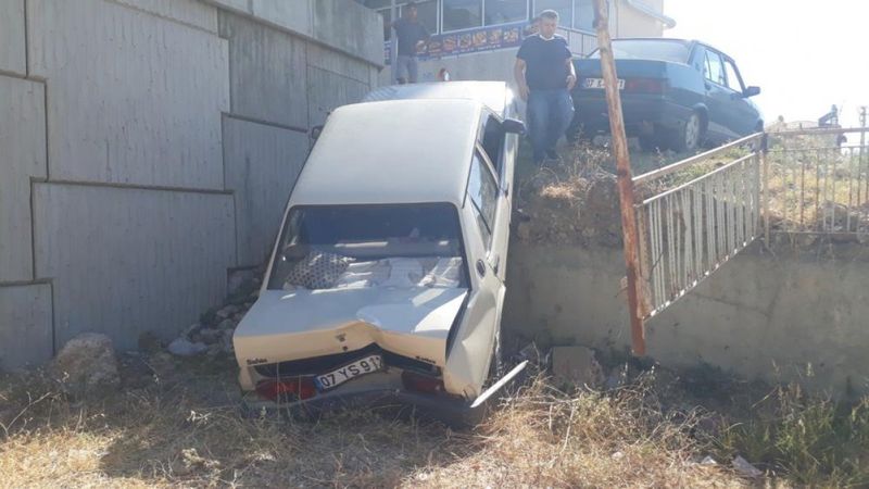 Antalya'da otomobilin el frenini çekmeyi unuttu